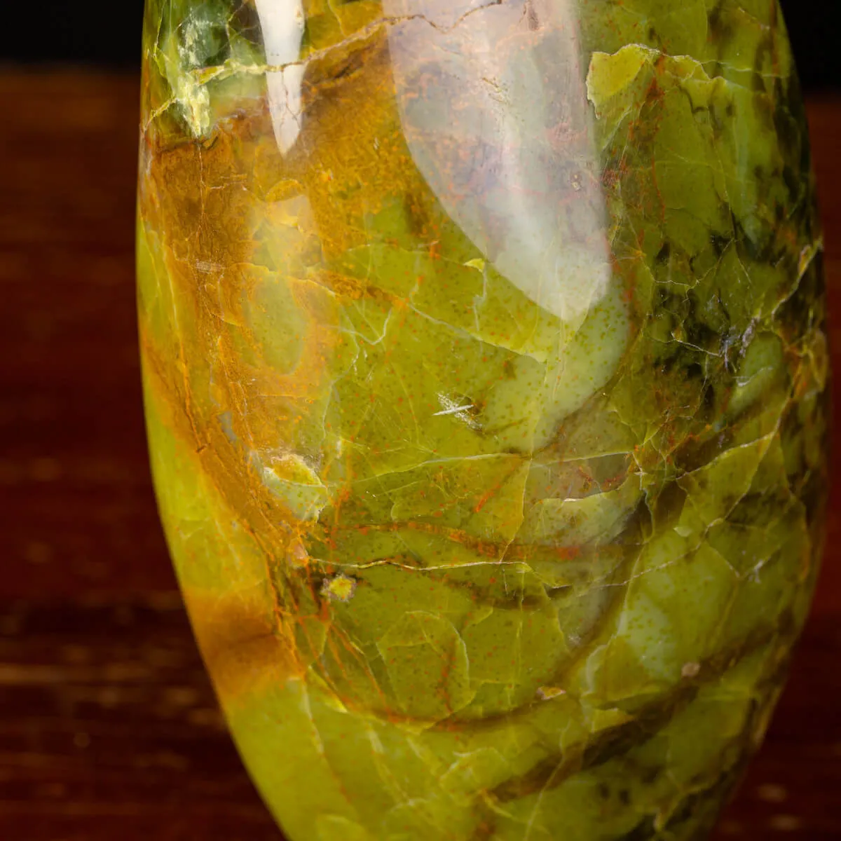 Sasso in forma libera di Serpentina del Madagascar.