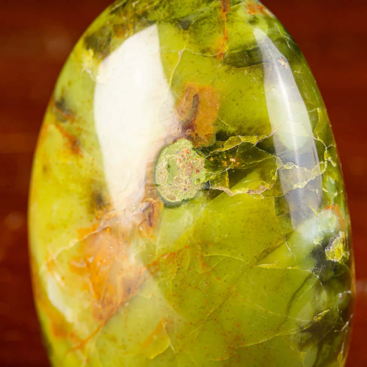 Serpentina: La Pietra dell'Equilibrio e dell'Apertura Spirituale.
