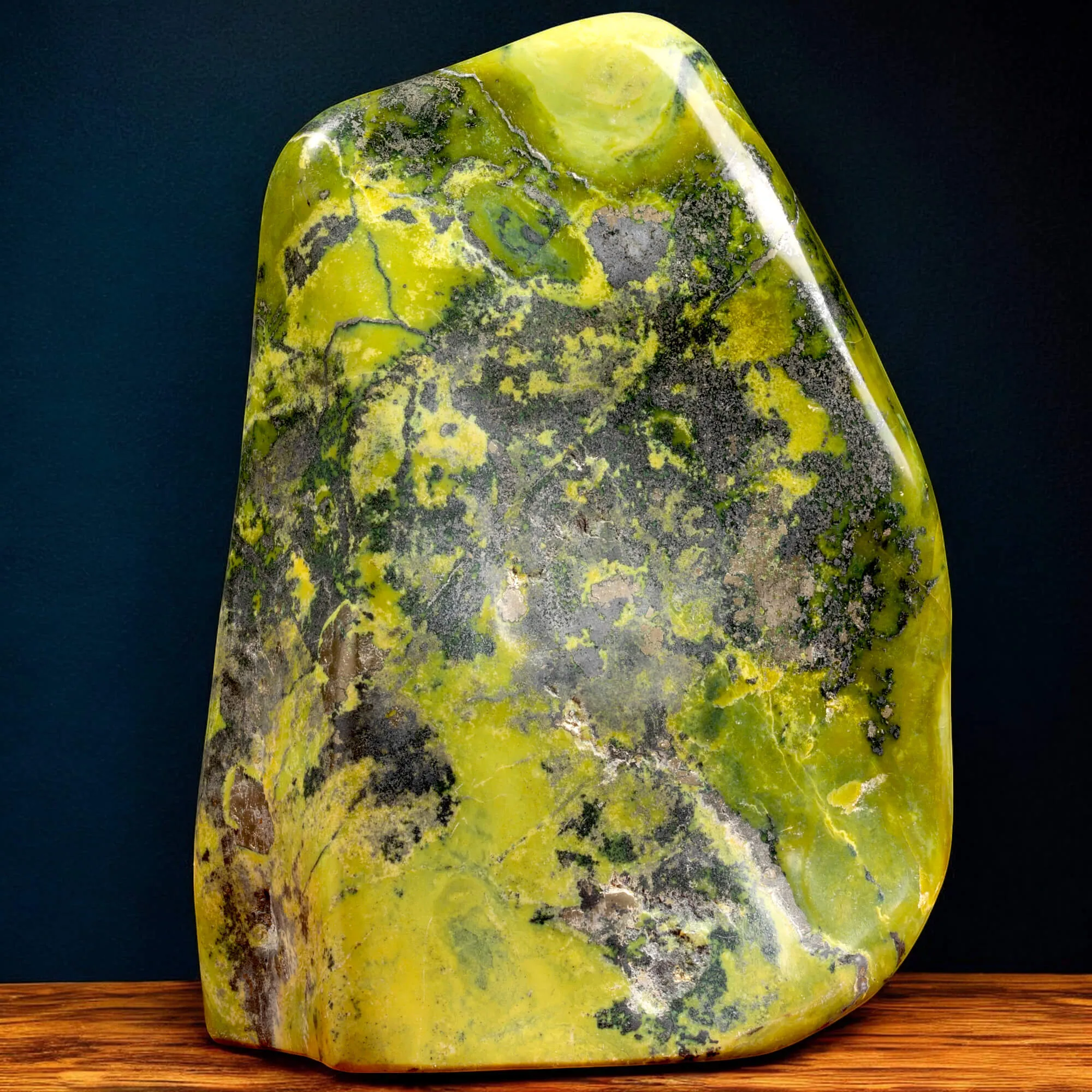 Serpentino del Perù con Pirite – Sasso Naturale Lucido.