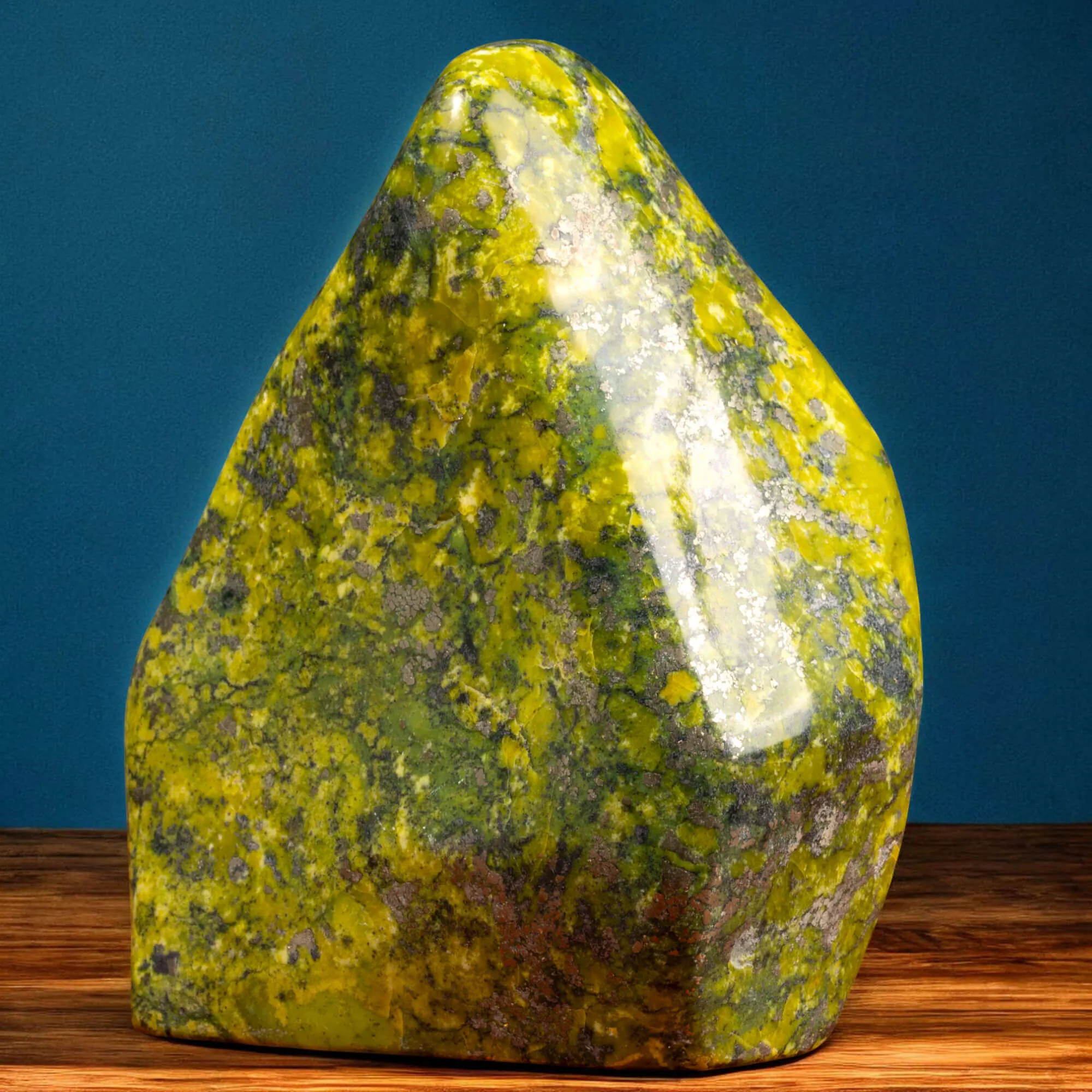 Serpentino delle Ande Peruviane con Inclusioni di Pirite.