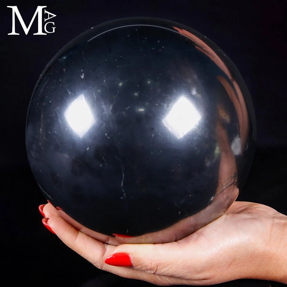 Sfera di Shungite Naturale – Energia primordiale del carbonio antico.