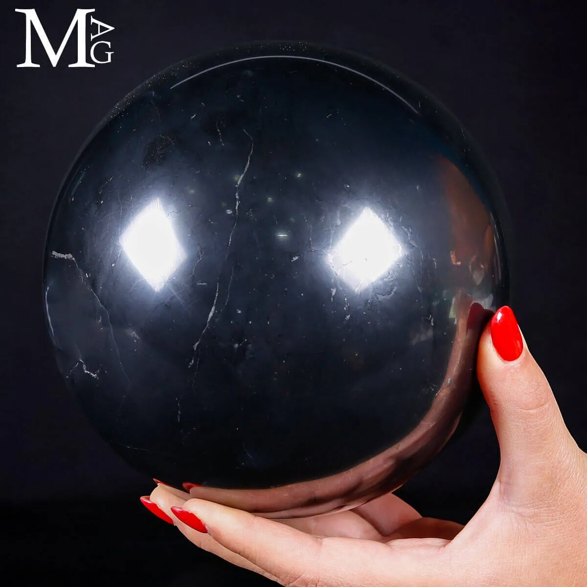 Sfera di Shungite Naturale – Energia primordiale del carbonio antico.