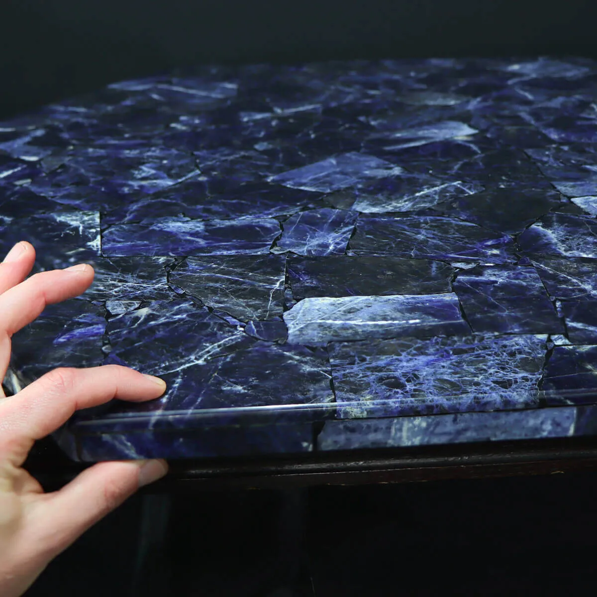 Tavolo Esagonale in Sodalite Blu Naturale.