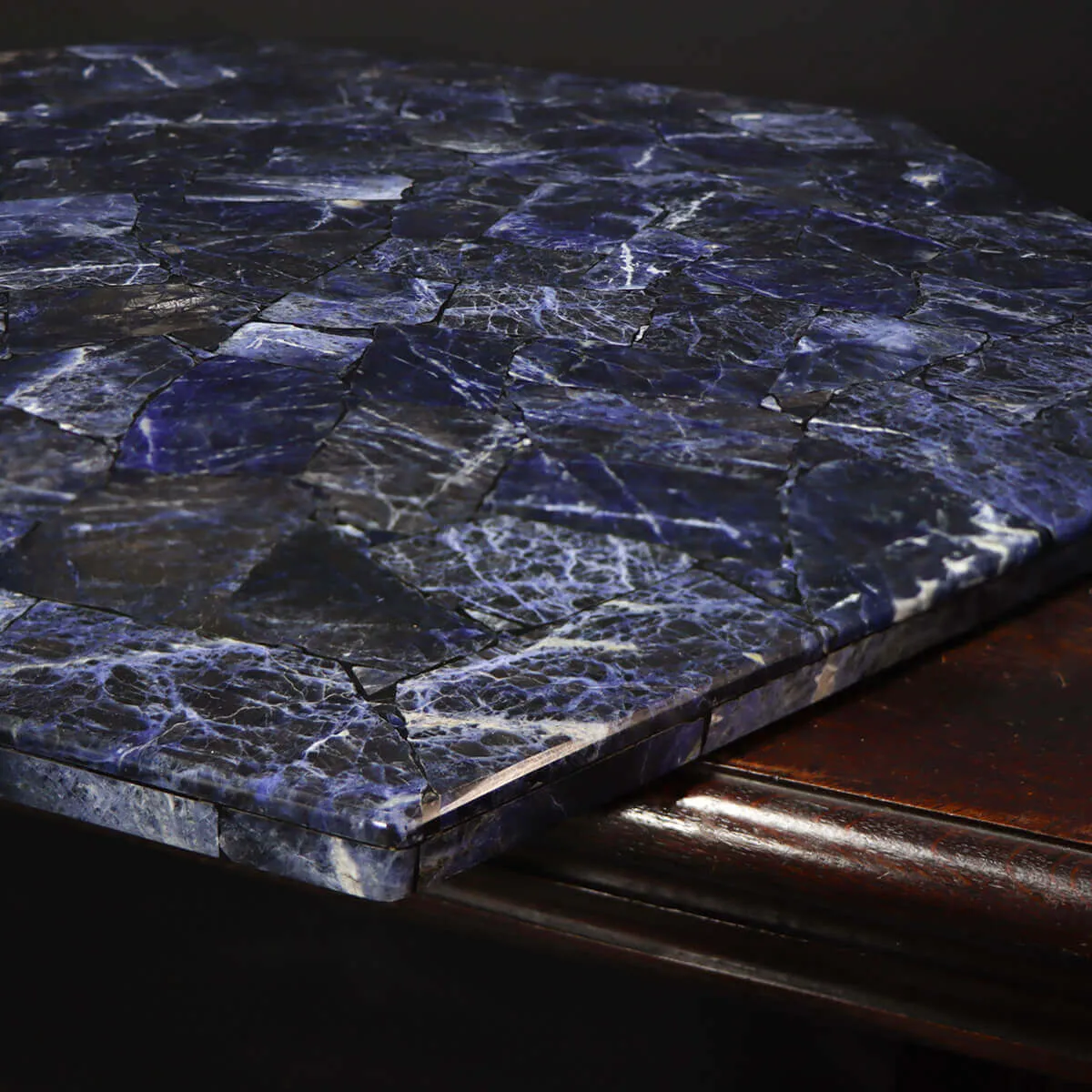 Tavolo Esagonale in Sodalite Blu Naturale.