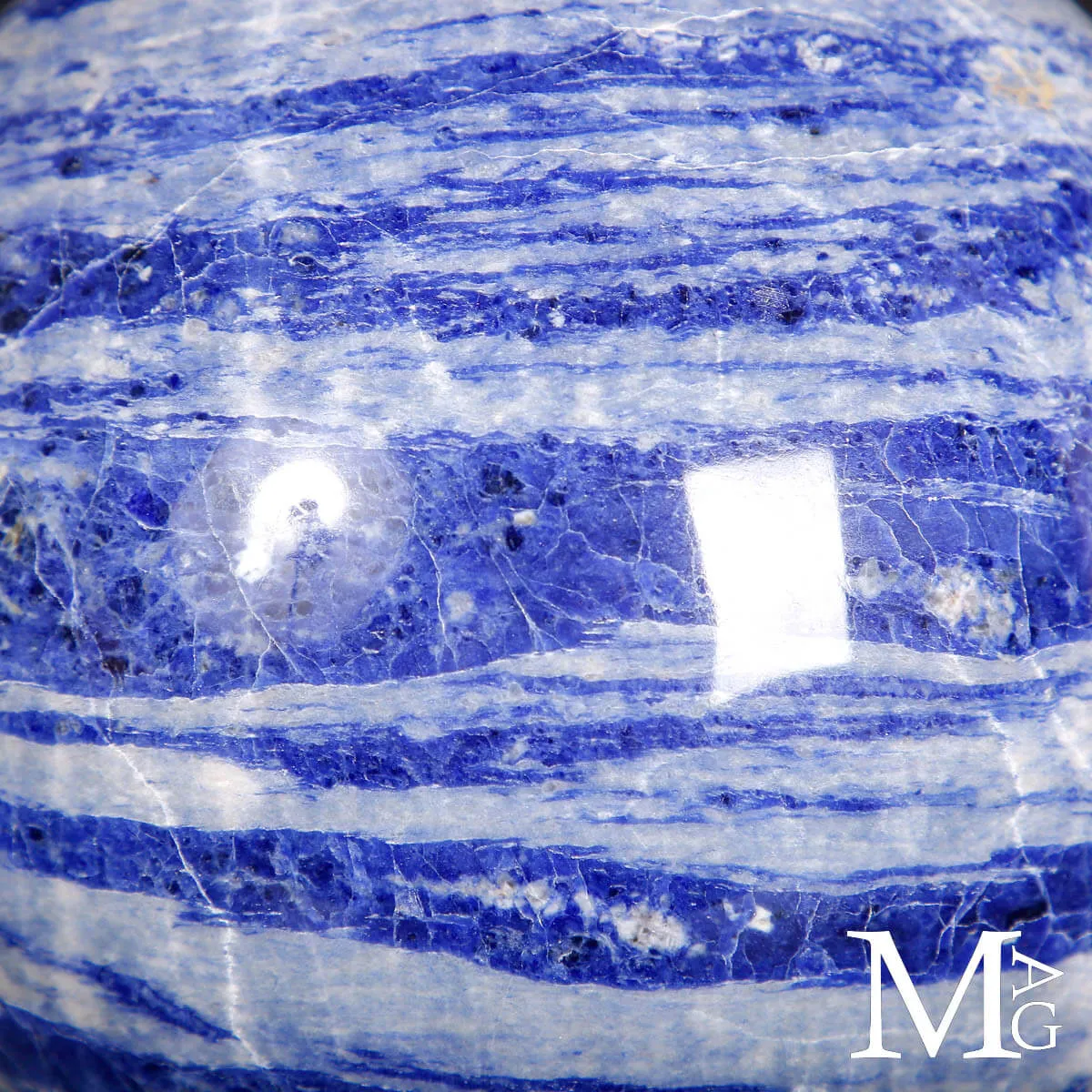 Sfera in Sodalite – Fascino Contemporaneo