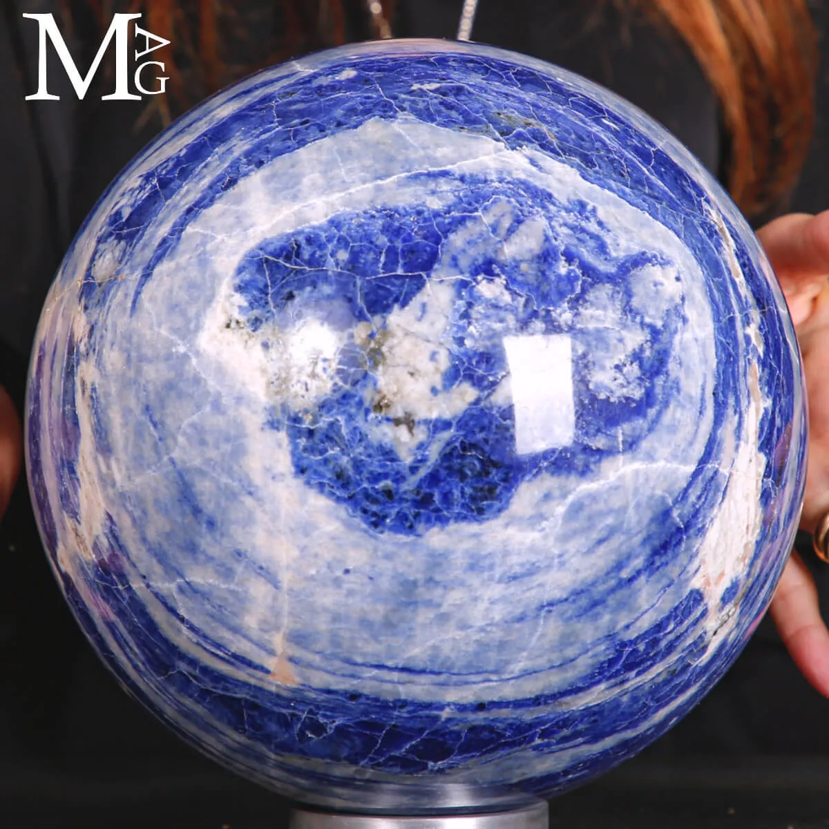 Sfera in Sodalite – Fascino Contemporaneo