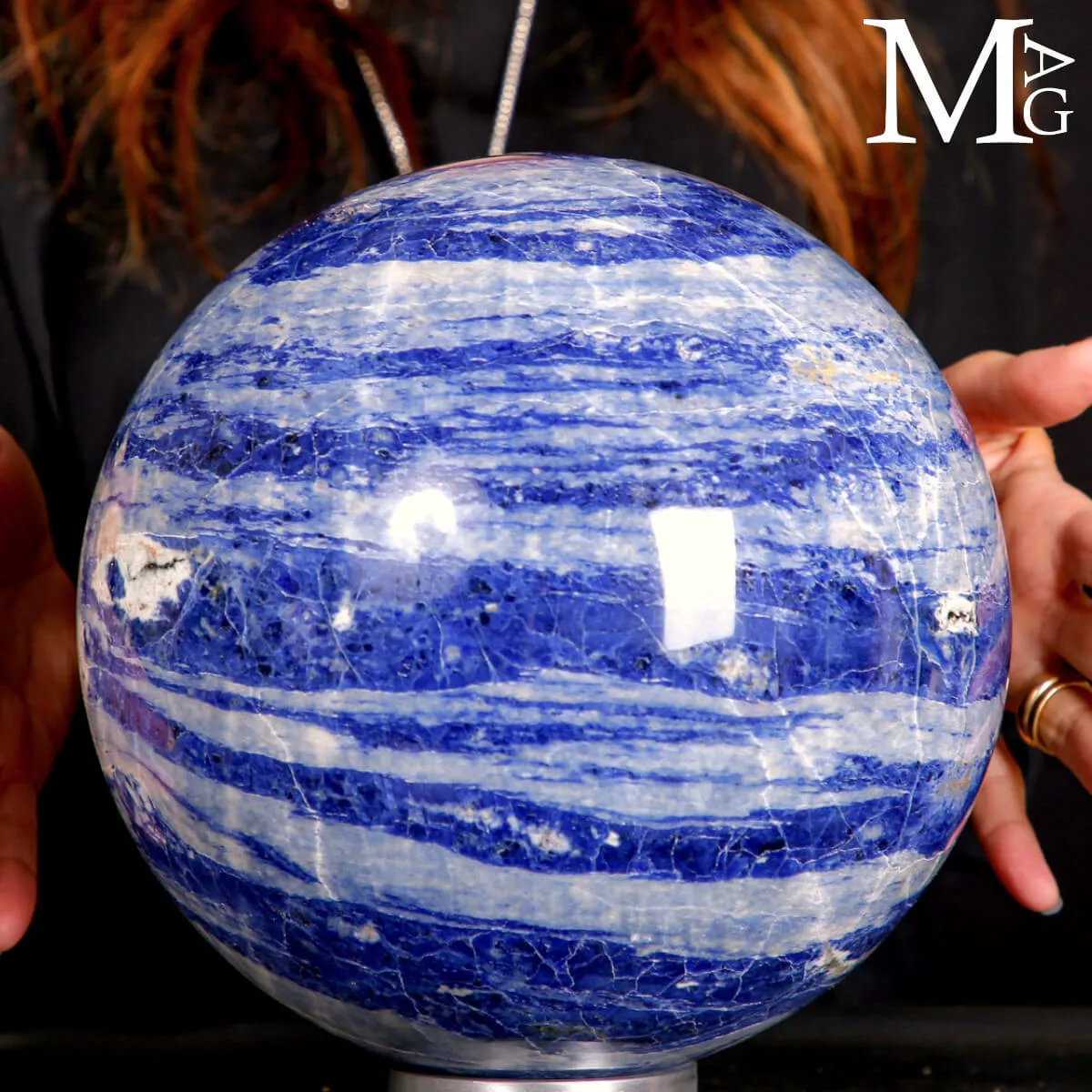 Sfera in Sodalite – Fascino Contemporaneo