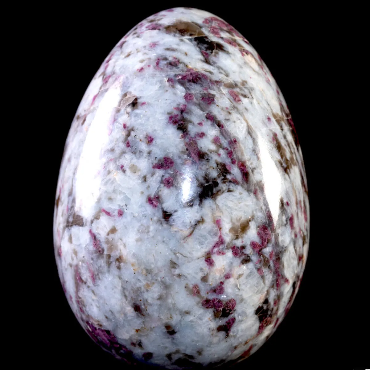 Uovo di Quarzo con Inclusioni di Tormalina Rosa e Lepidolite.