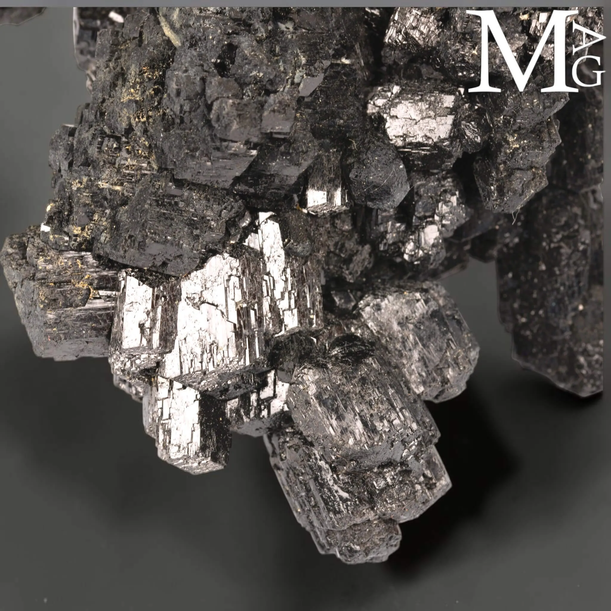 Tormalina Nera – Aggregato di Cristalli Prismatici, Namibia
