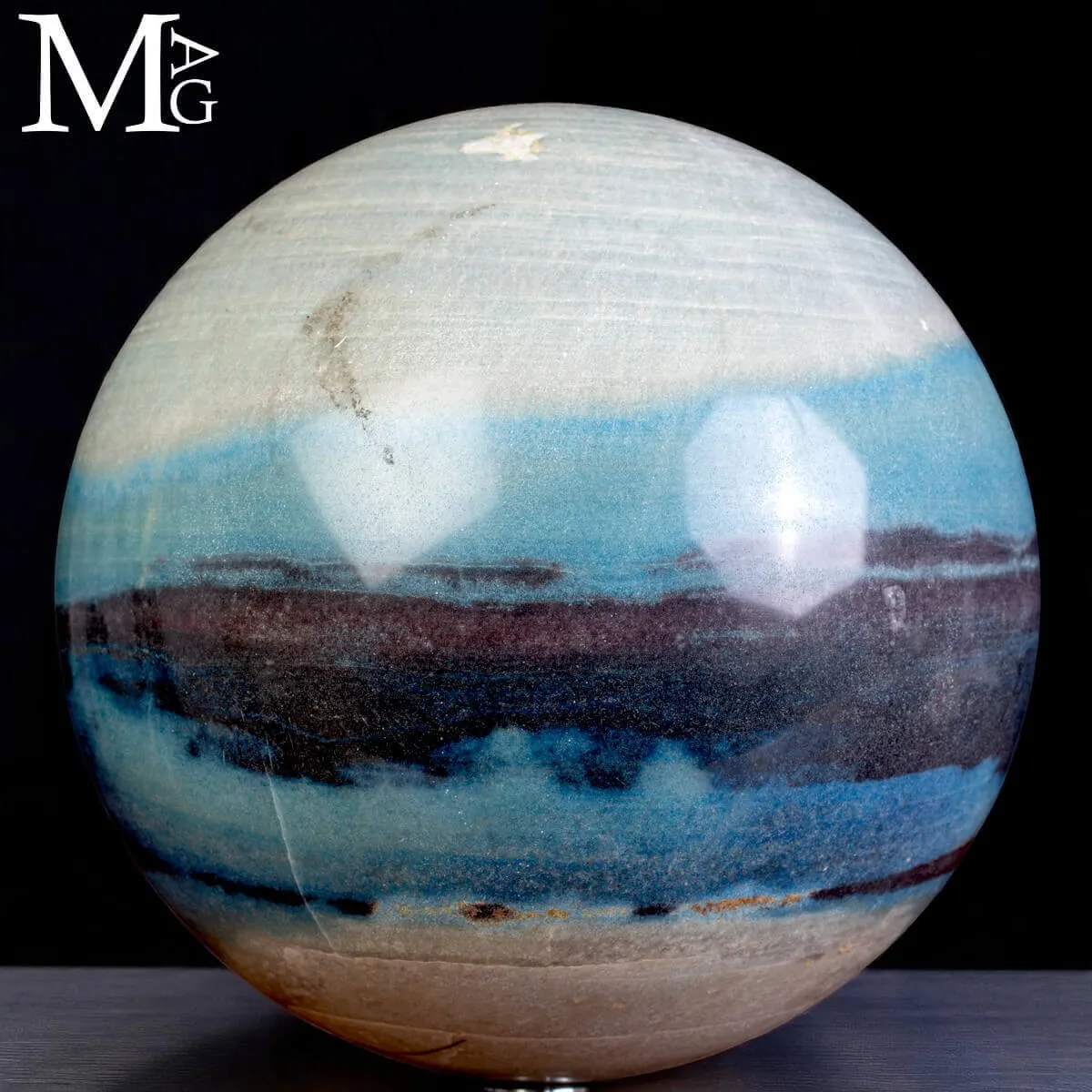 Grande Sfera in Trolleite Naturale – Elegante Cromia.