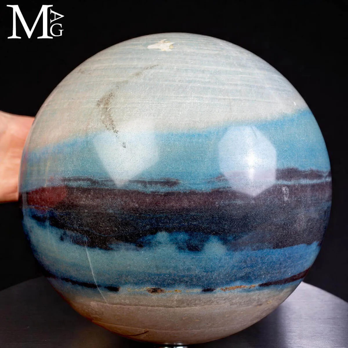 Grande Sfera in Trolleite Naturale – Elegante Cromia.