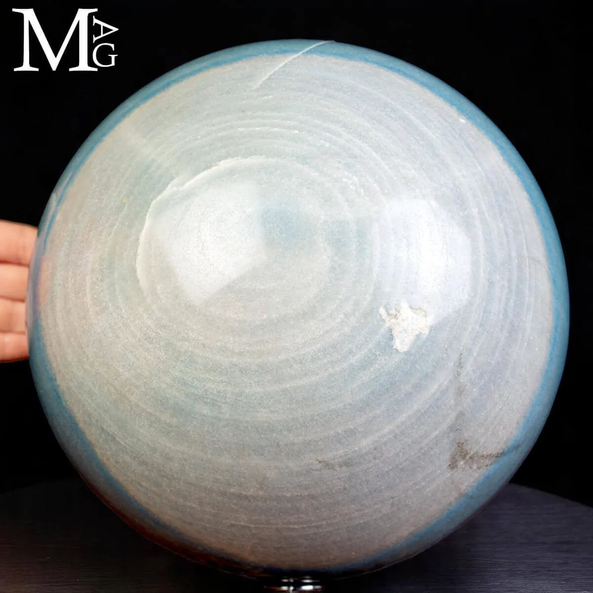 Grande Sfera in Trolleite Naturale – Elegante Cromia.