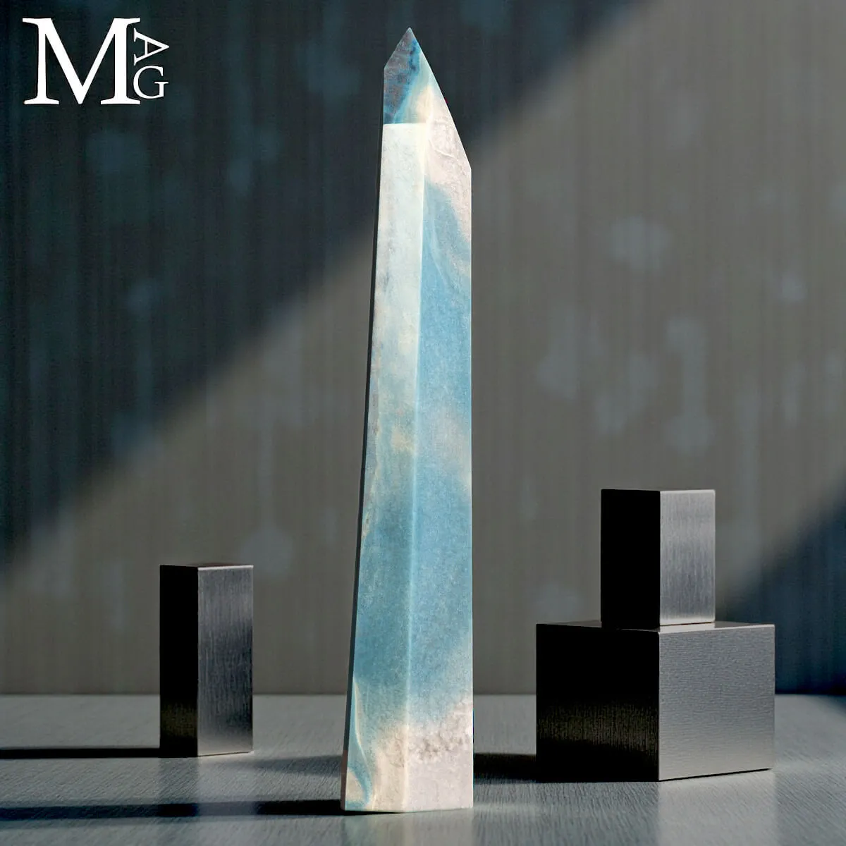 Grande obelisco in Trolleite – Blu Naturale.