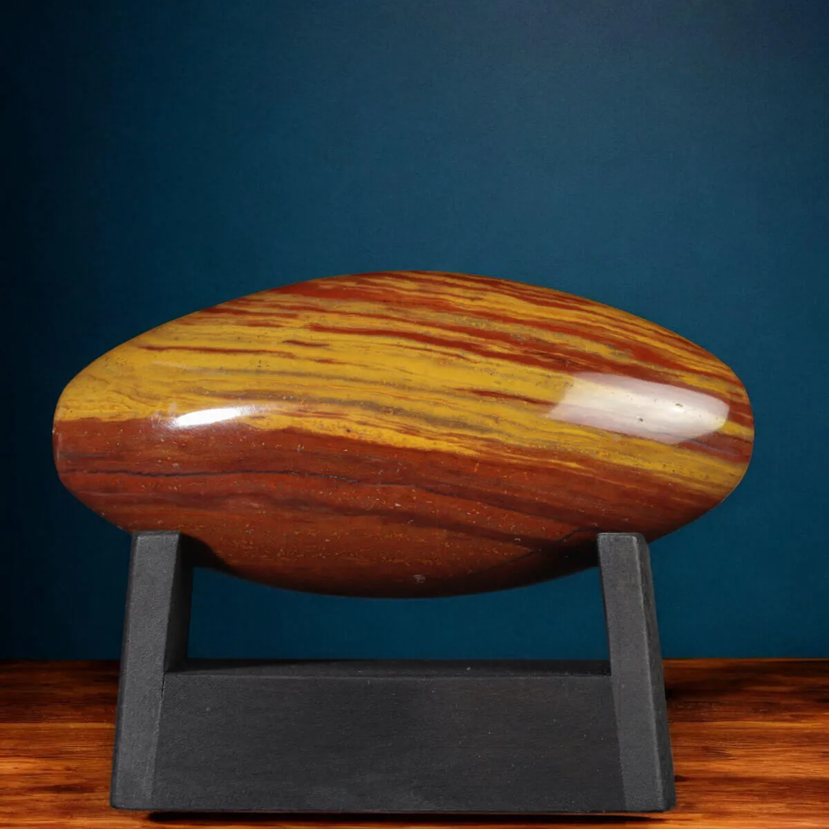 Shiva Lingam in Diaspro Rosso – Simbolo Sacro di Energia e Equilibrio.
