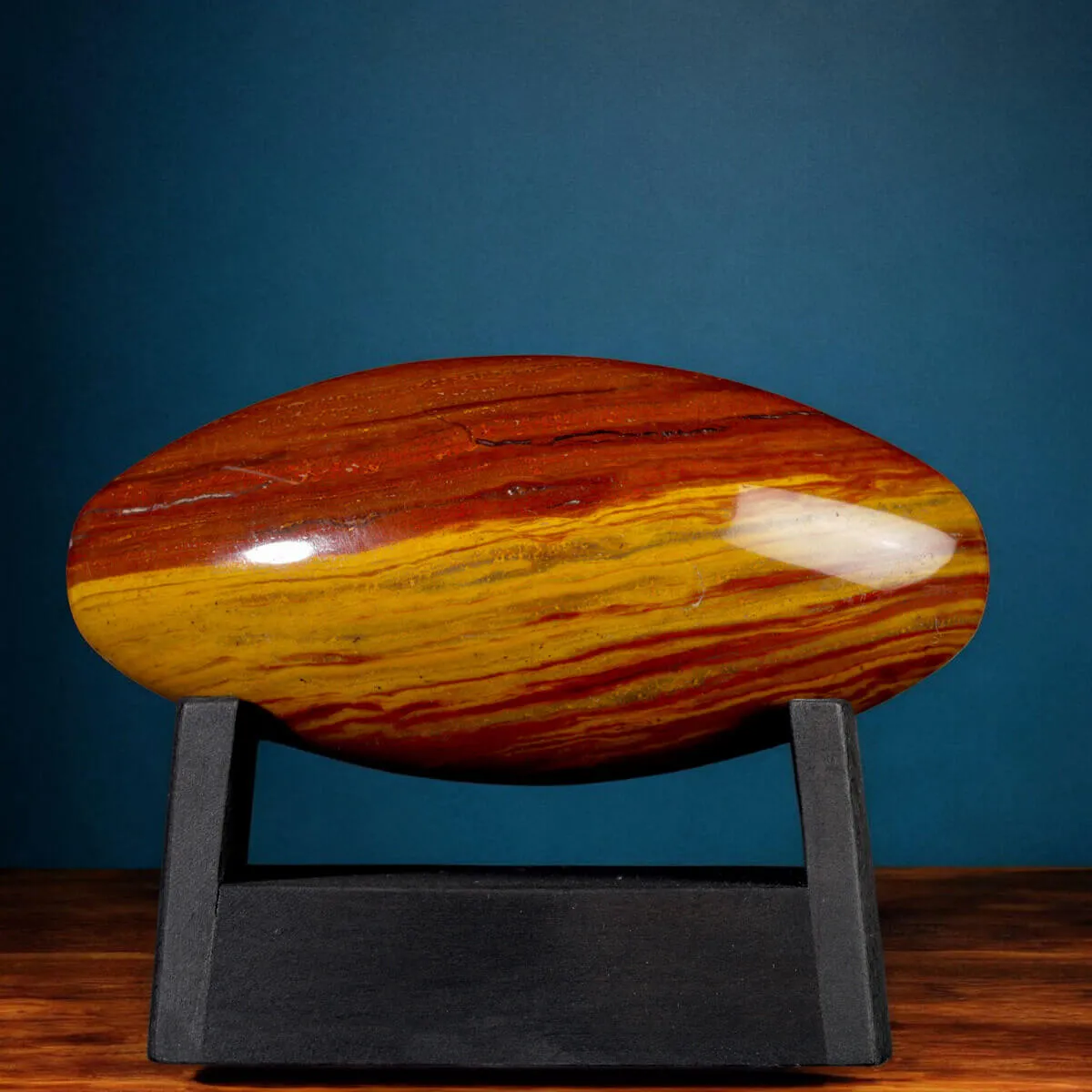 Shiva Lingam in Diaspro Rosso – Simbolo Sacro di Energia e Equilibrio.