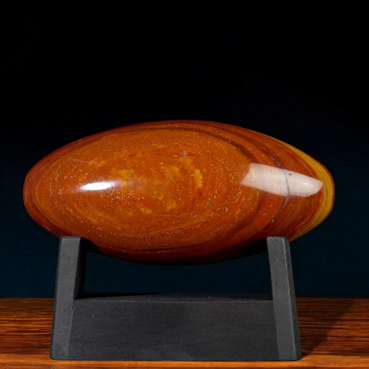 Shiva Lingam in Diaspro Rosso – Simbolo Sacro di Energia e Equilibrio.