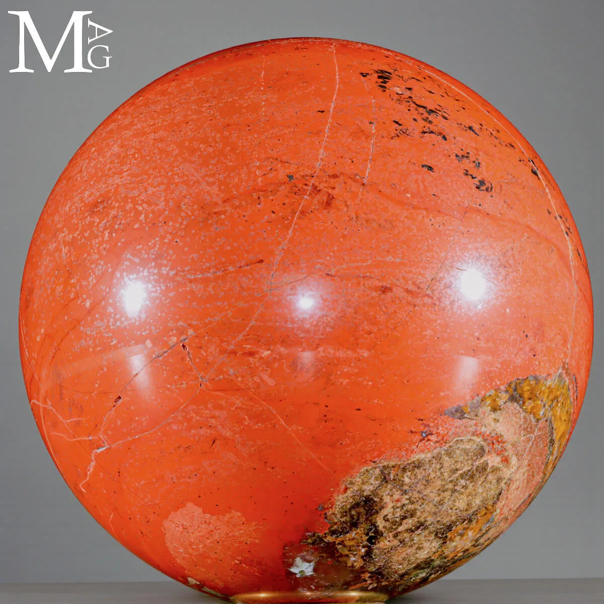 Sfera in diaspro rosso del Madagascar