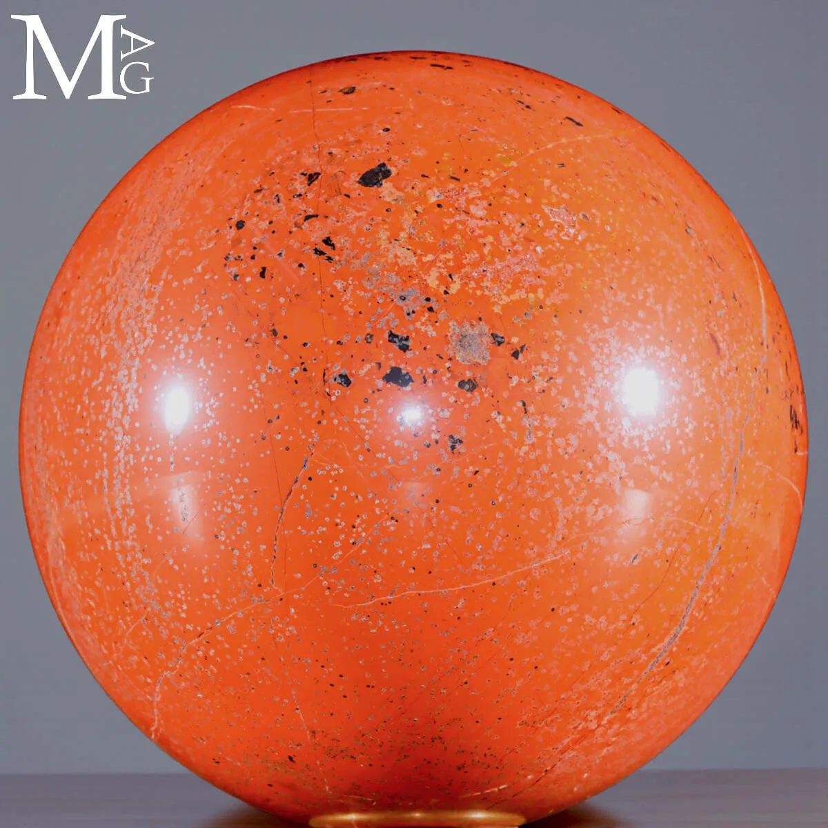 Sfera in diaspro rosso del Madagascar