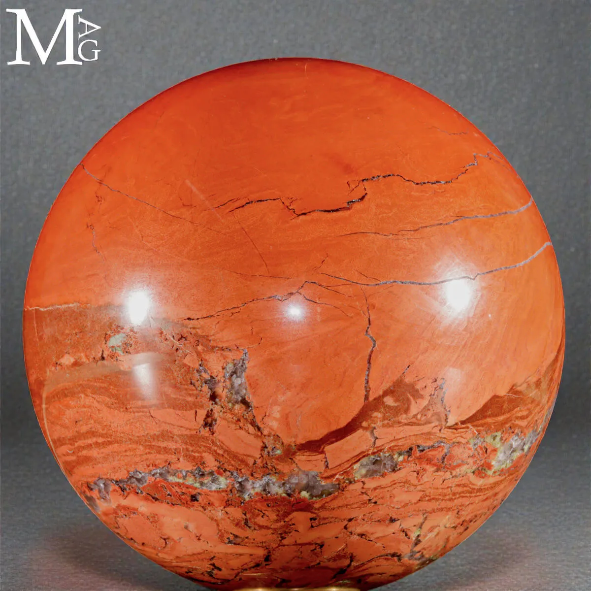 Sfera in Diaspro Rosso del Madagascar.