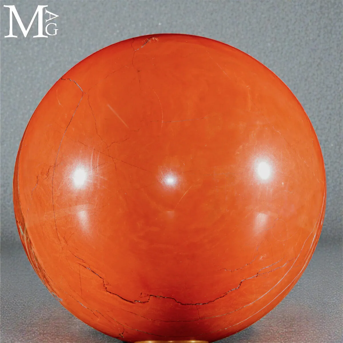 Sfera in Diaspro Rosso del Madagascar.