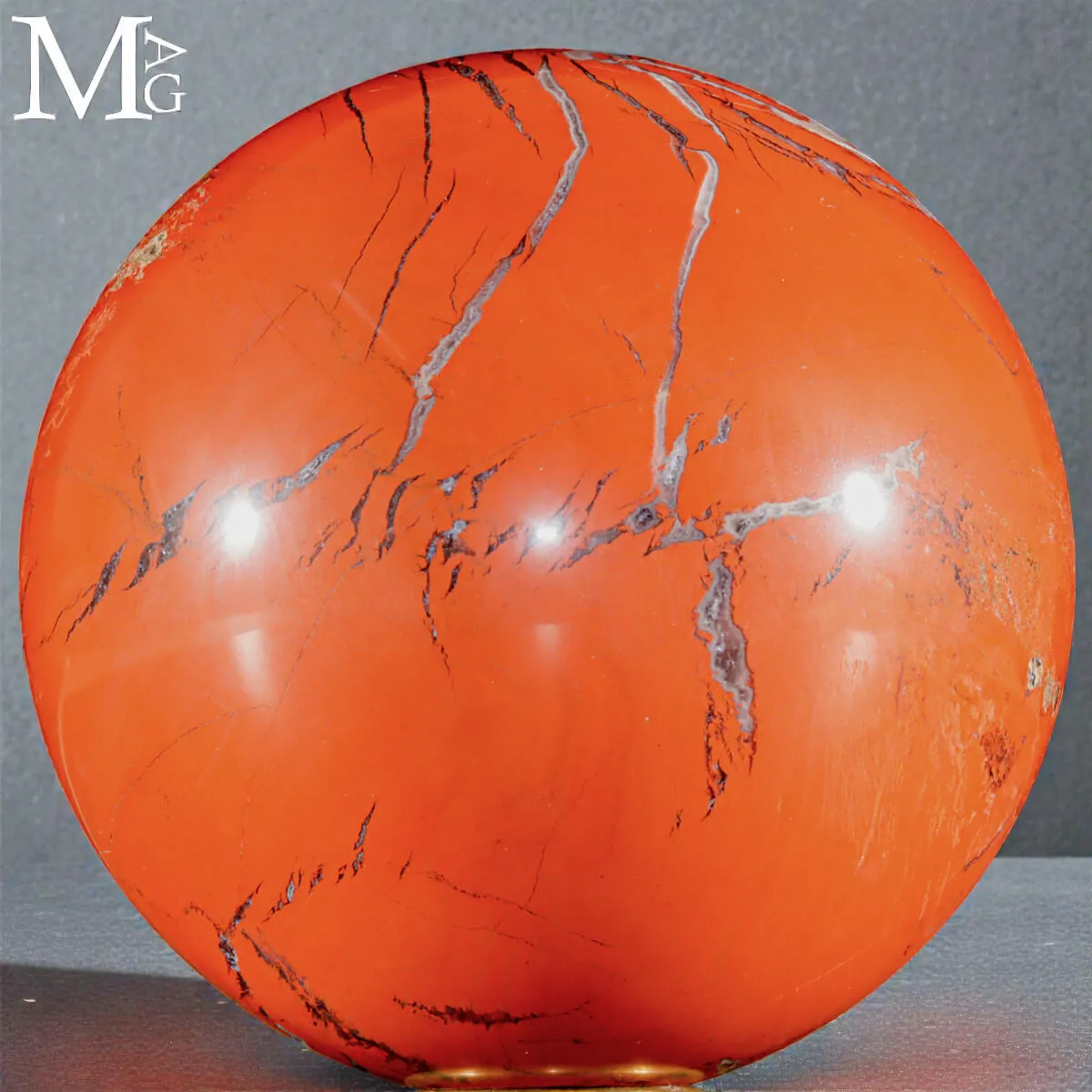Sfera in Diaspro Rosso con Venature Naturali.