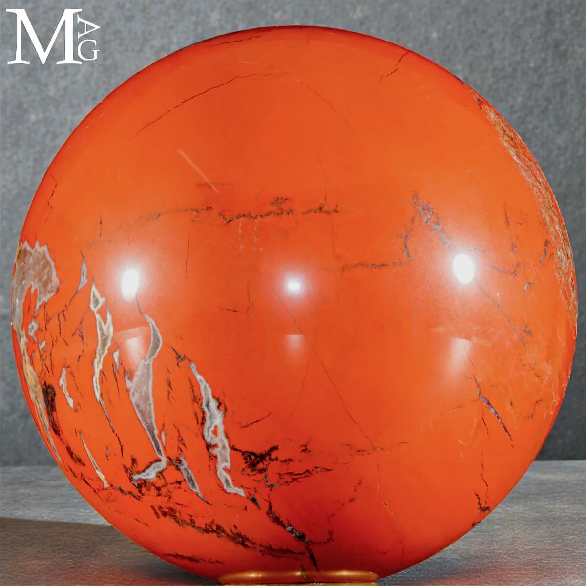 Sfera in Diaspro Rosso con Venature Naturali.