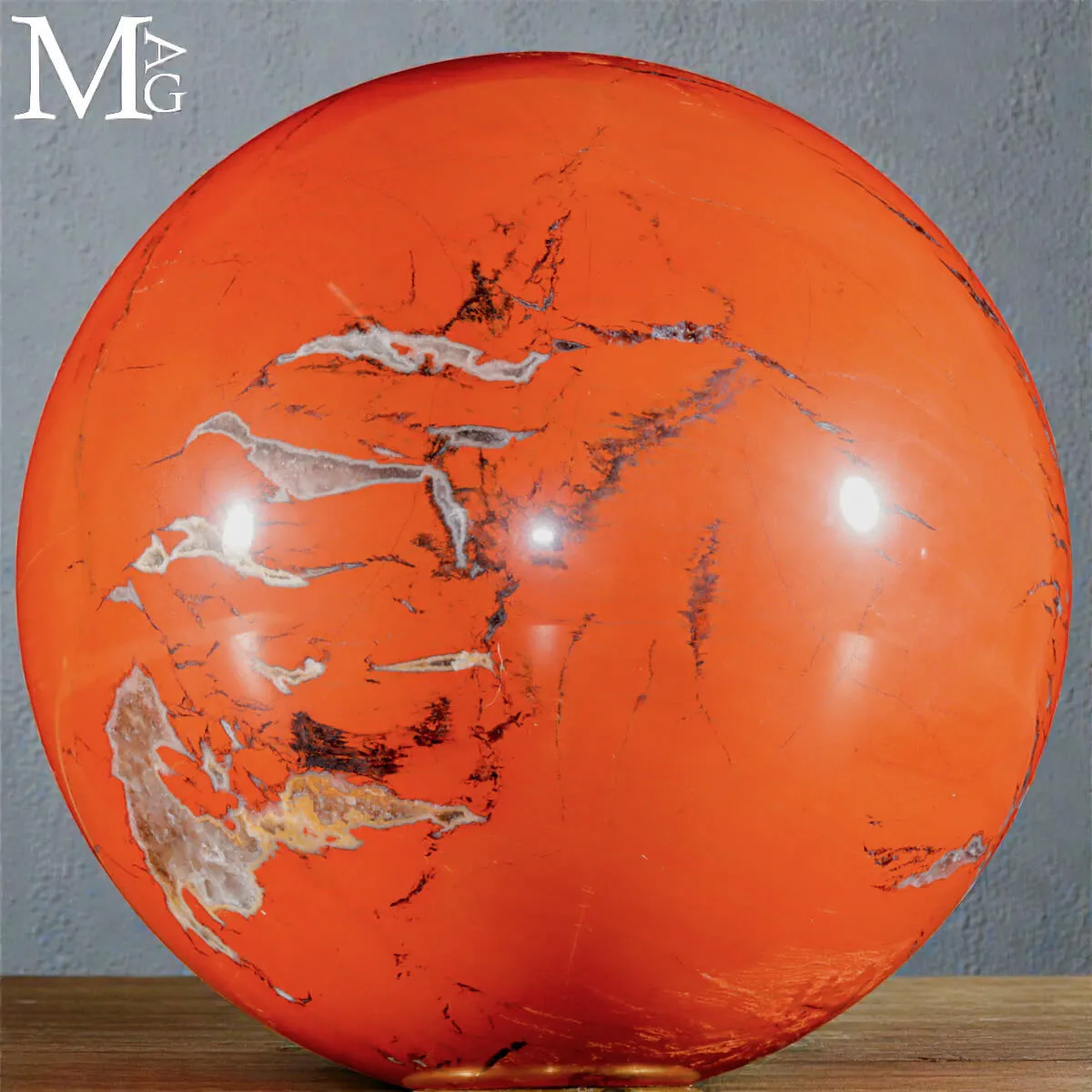 Sfera in Diaspro Rosso con Venature Naturali.