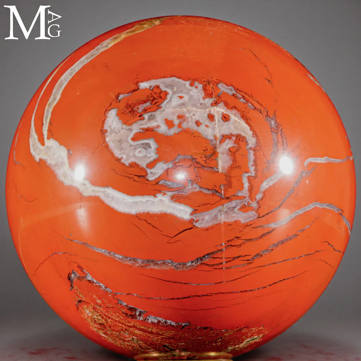 Sfera in Diaspro Rosso con Venature Naturali.