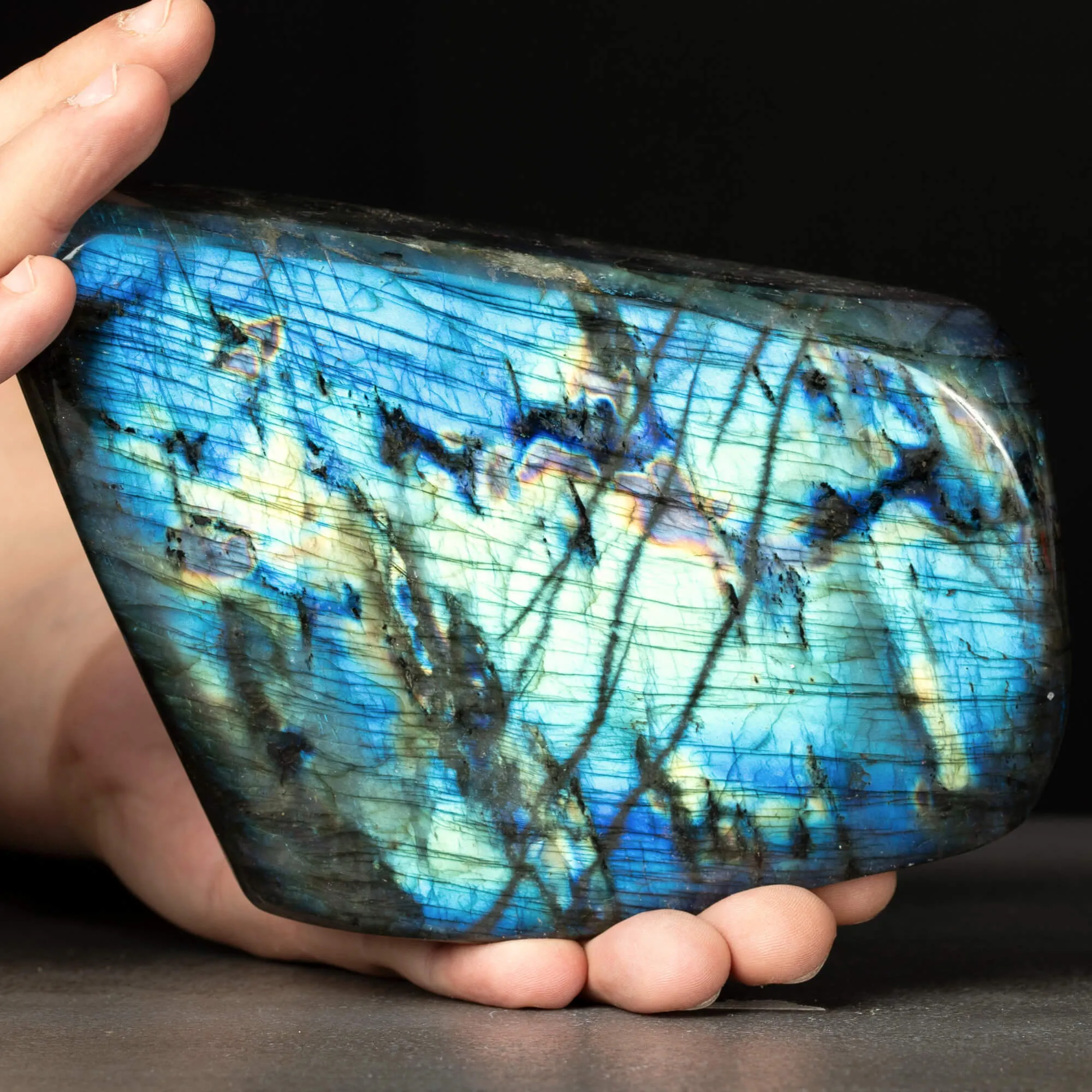 Labradorite – Riflessi Blu da Collezione