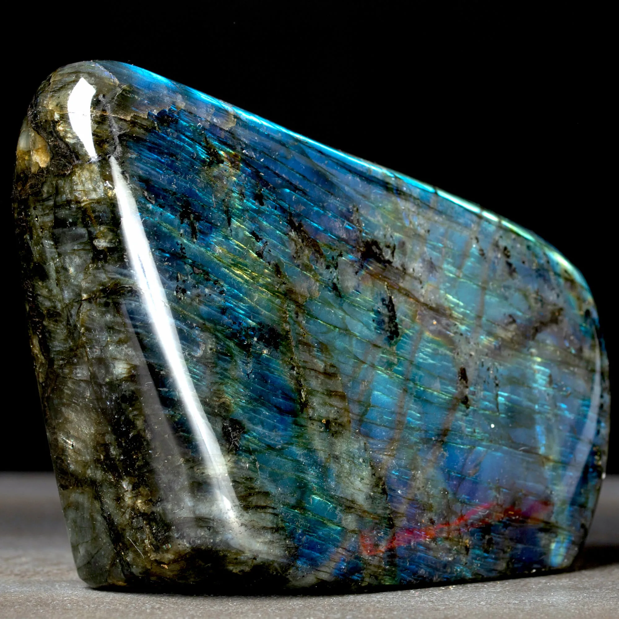 Labradorite – Riflessi Blu da Collezione