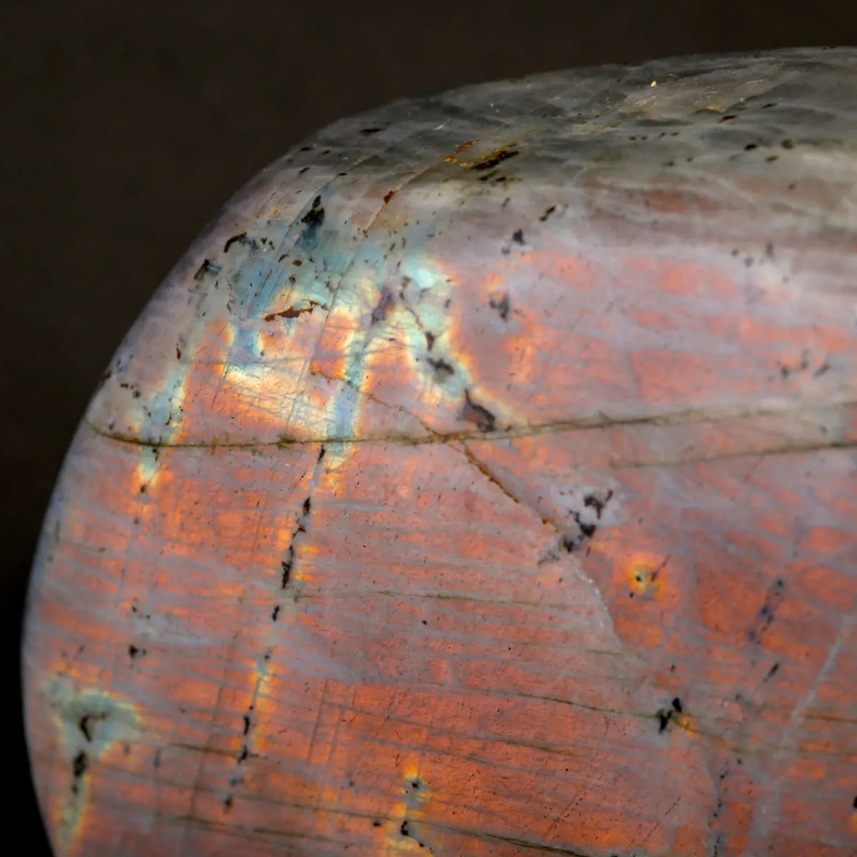 Labradorite Rossa in Forma Libera del Madagascar.