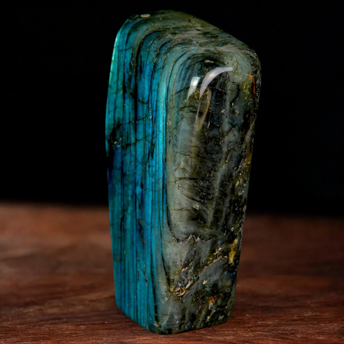 Labradorite – Eleganza Celestiale.