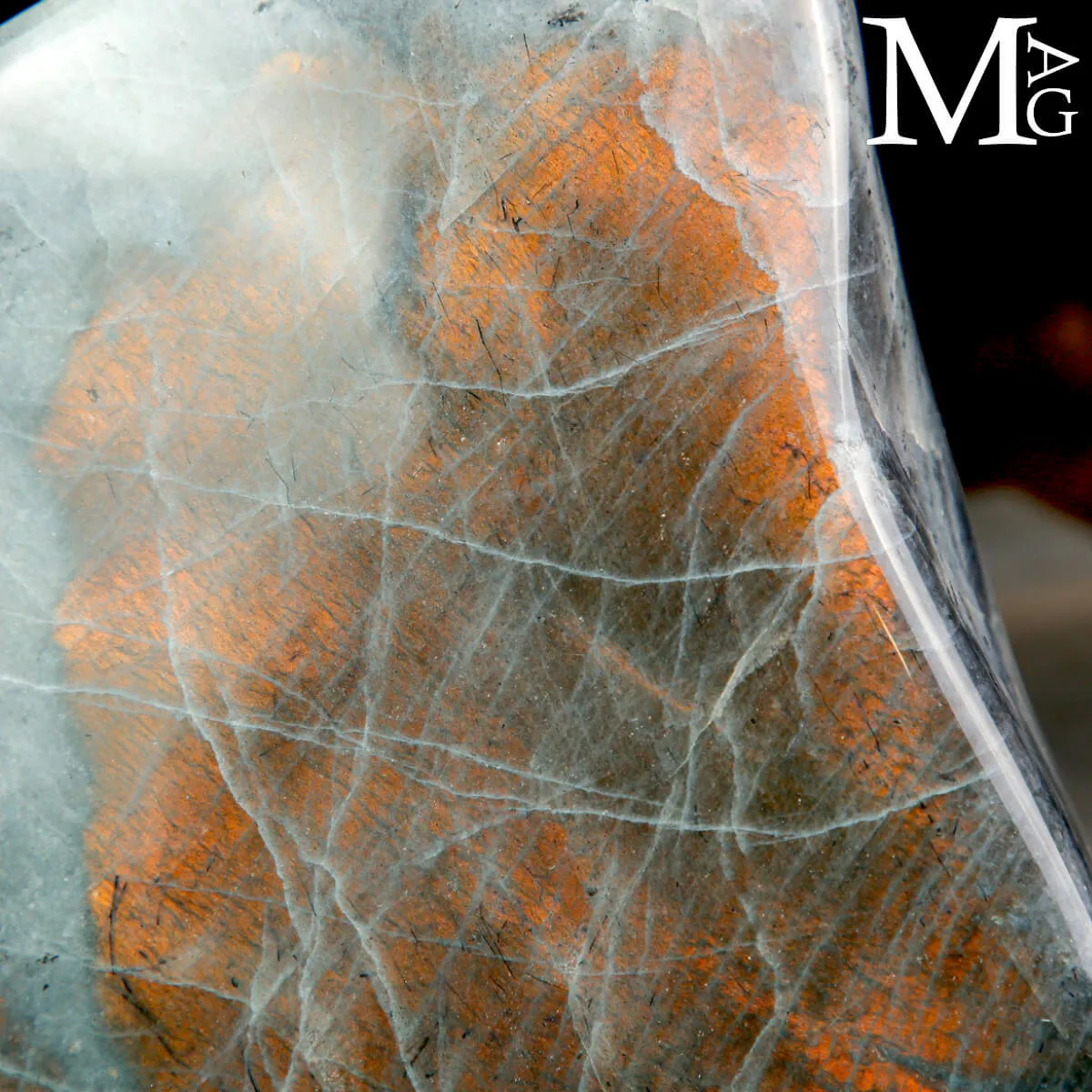 Labradorite – Riflessi Arancio-Oro Unici