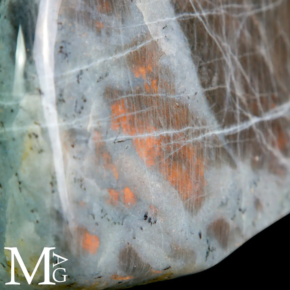 Labradorite – Riflessi Arancio-Oro Unici