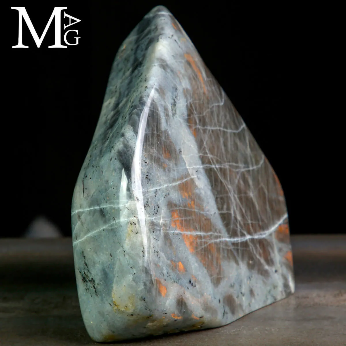 Labradorite – Riflessi Arancio-Oro Unici