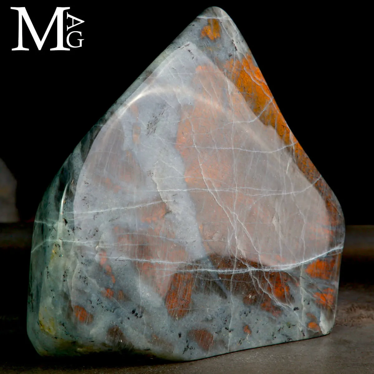 Labradorite – Riflessi Arancio-Oro Unici