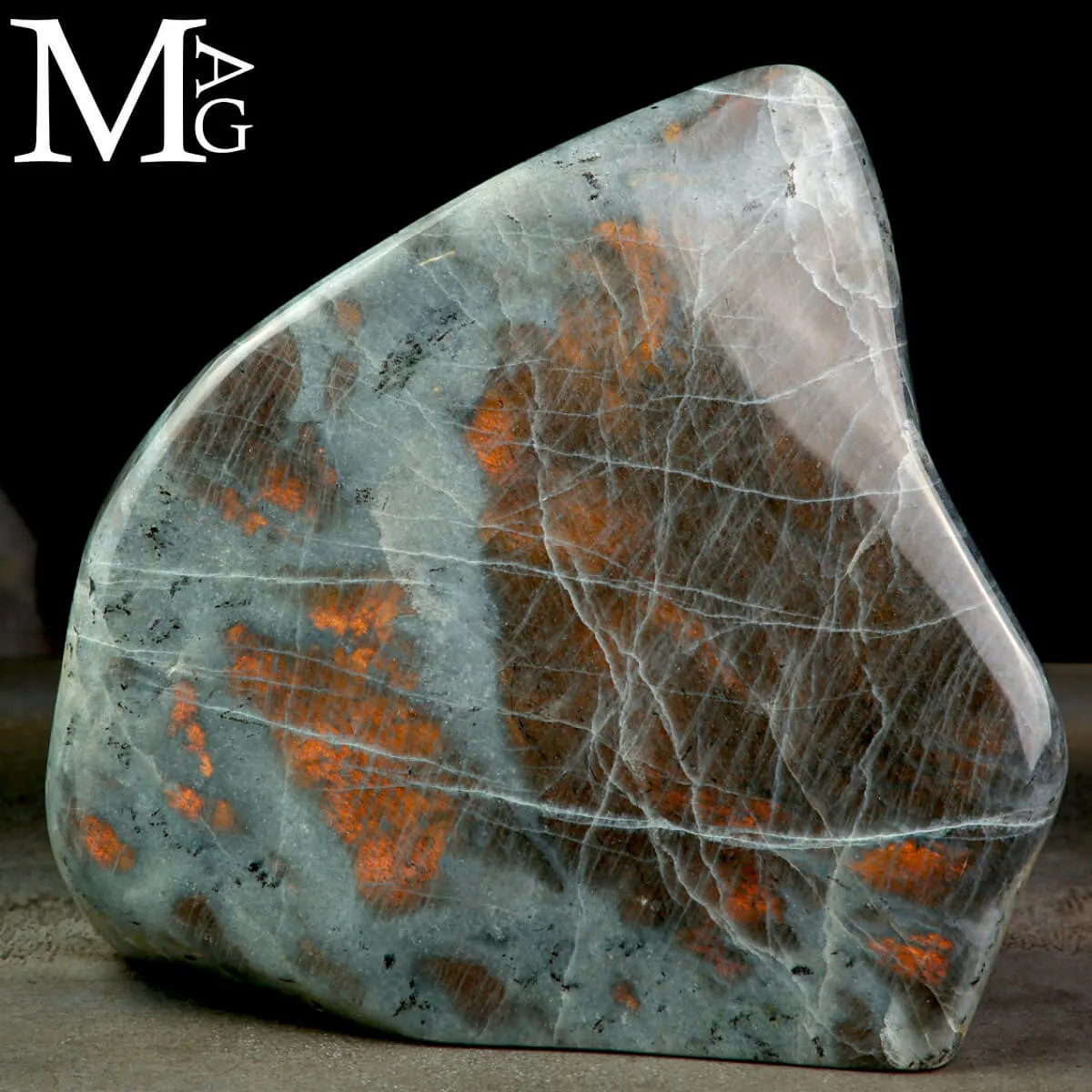 Labradorite – Riflessi Arancio-Oro Unici