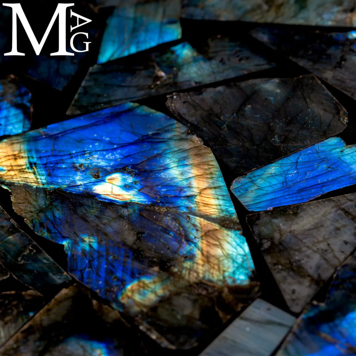 Labradorite:Tavolo Rotondo in Mosaico.