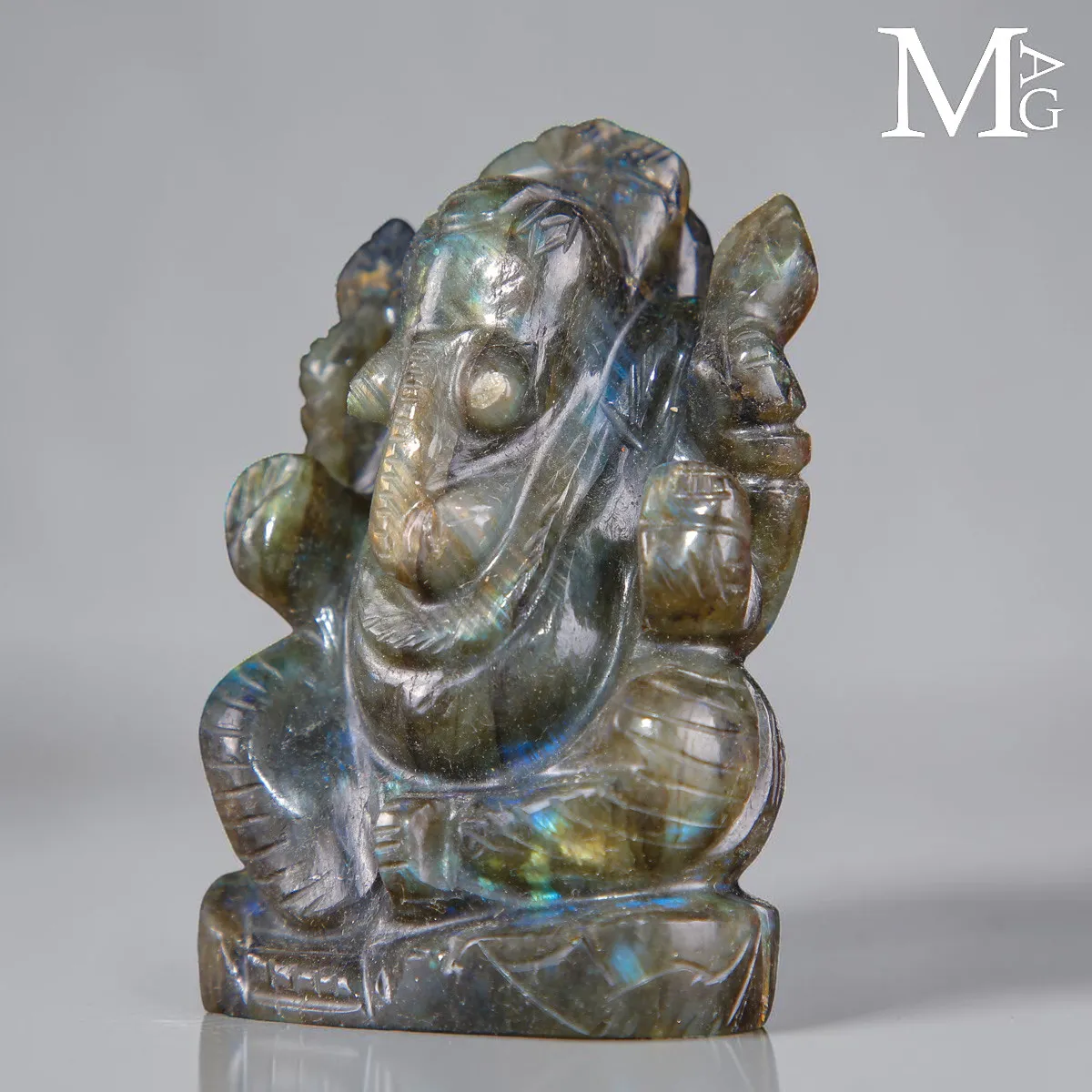 Lord Ganesh in Labradorite Naturale