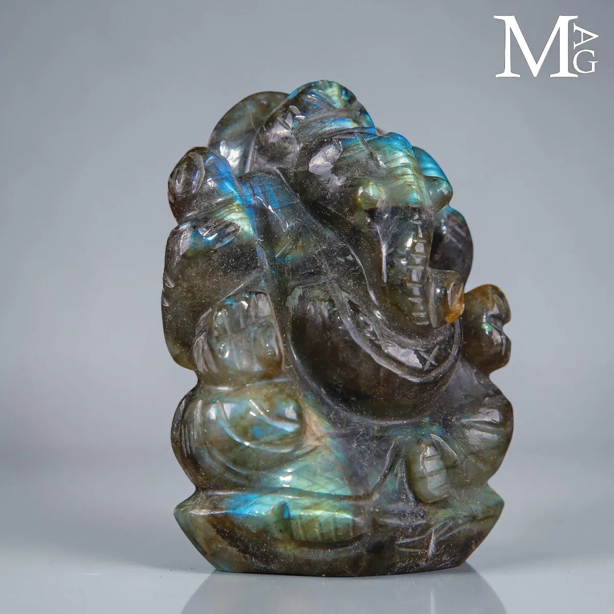 Lord Ganesh in Labradorite Naturale