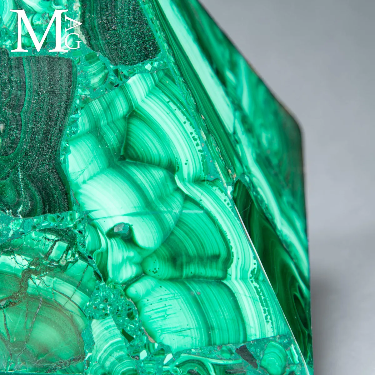 Piramide in Malachite - Metafisica delle forme.