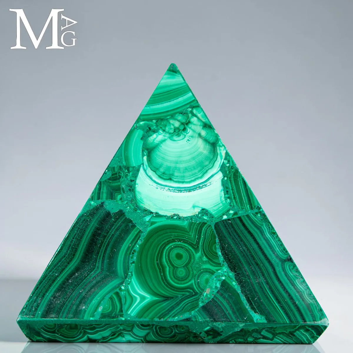 Piramide in Malachite - forma e Materia.