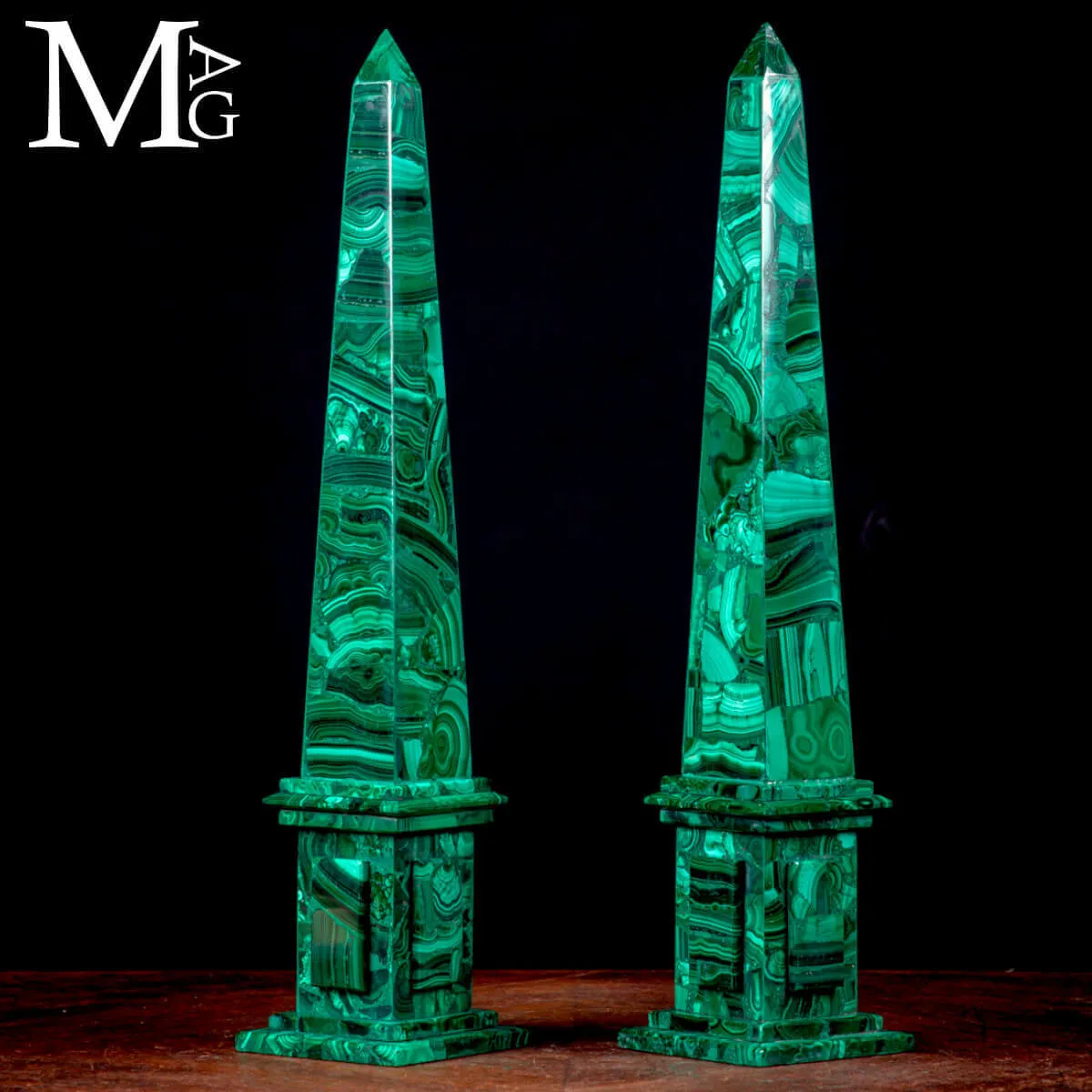 Coppia di Obelischi Ornamentali in Malachite Naturale a Mosaico