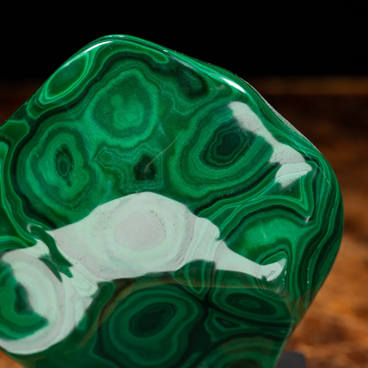 Malachite su piedistallo in Ottone e Legno