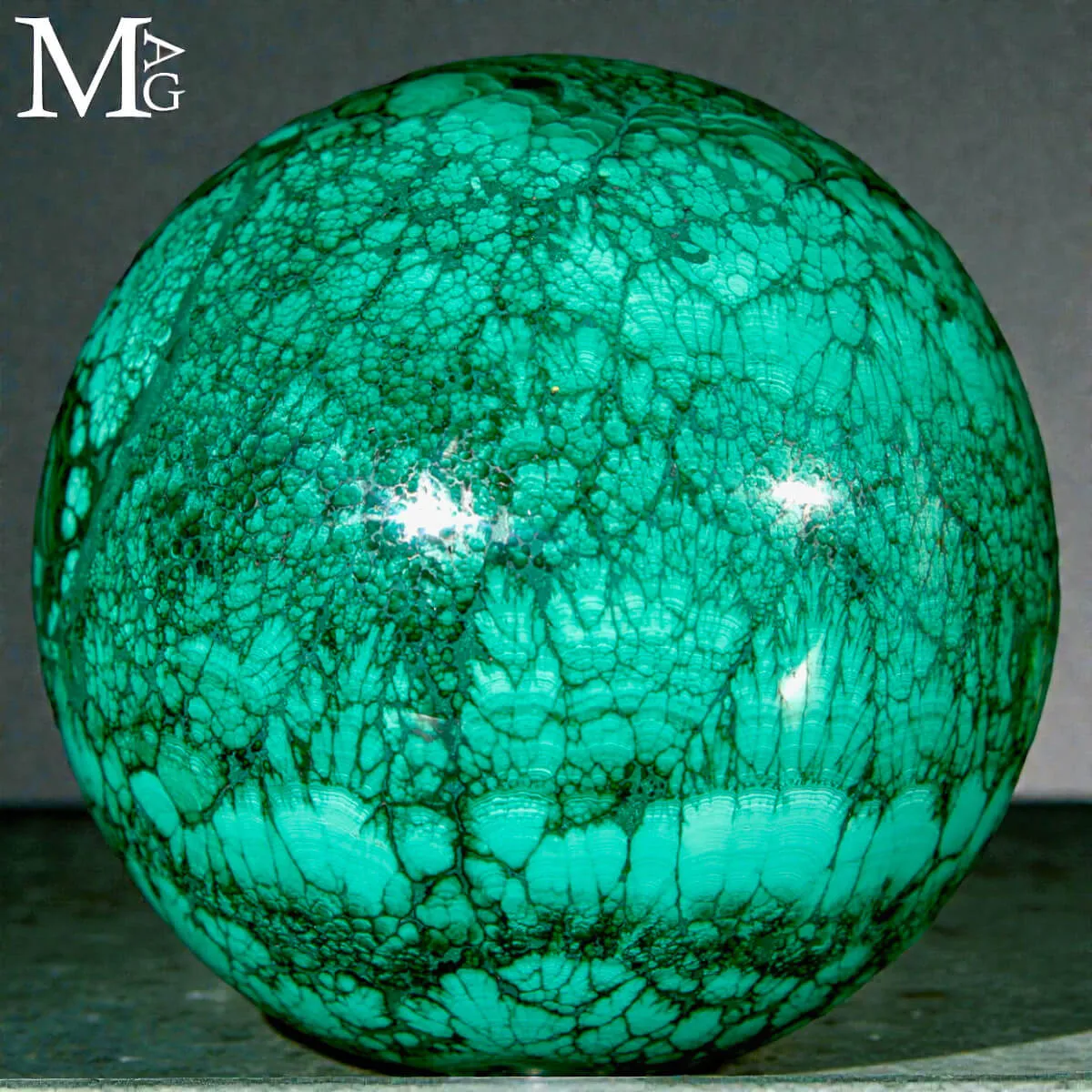 Superba Sfera di Malachite Naturale.