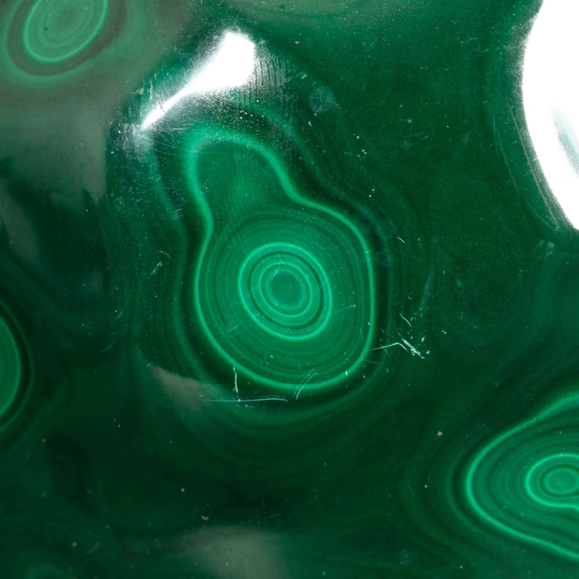 Malachite Naturale con Base in Legno e Ottone.