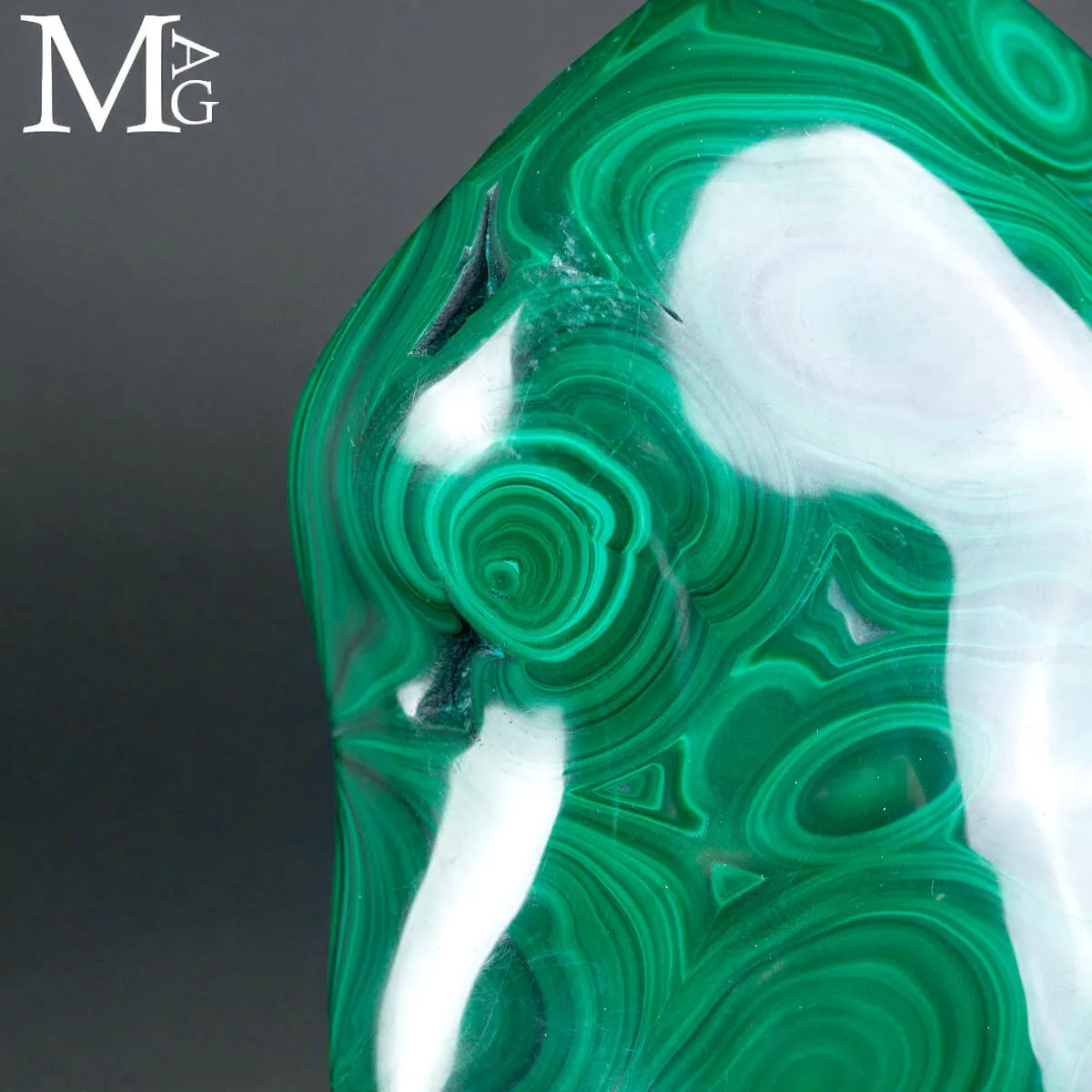 Malachite Lucidata – Forma naturale, design contemporaneo.
