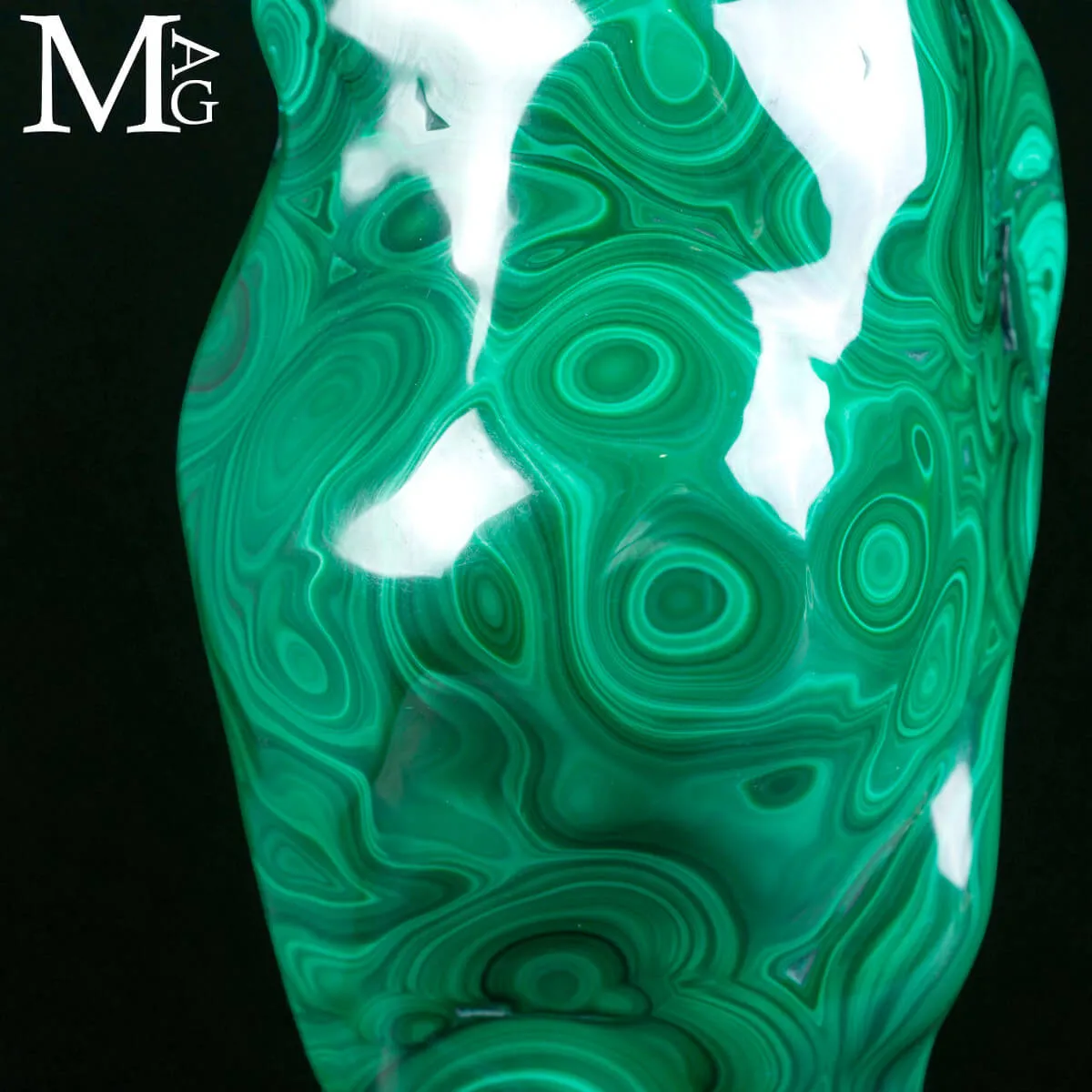Malachite Lucidata – Forma naturale, design contemporaneo.