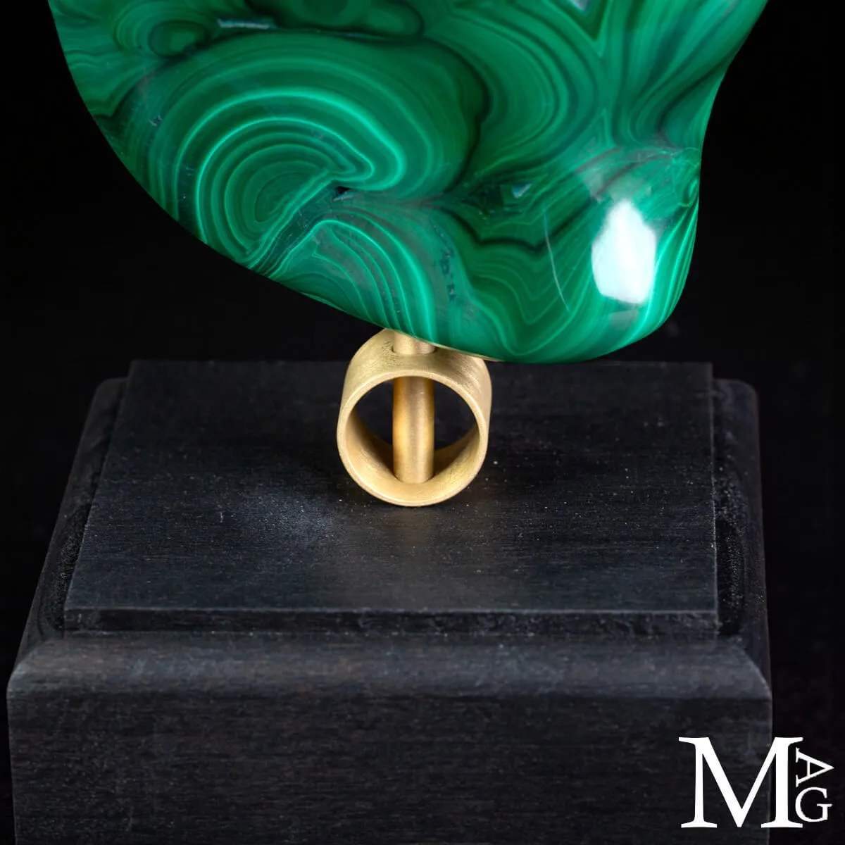 Malachite Lucidata – Forma naturale, design contemporaneo.