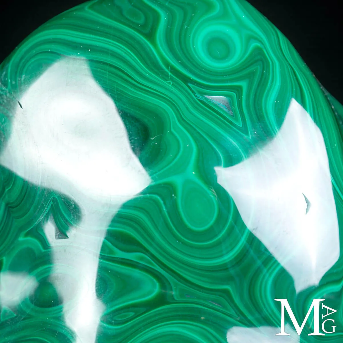 Malachite Lucidata – Forma naturale, design contemporaneo.
